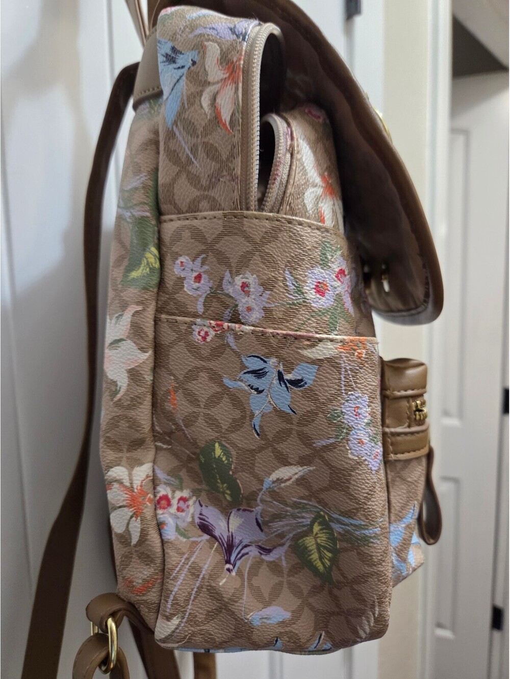 Backpack - Picture 5 of 9
